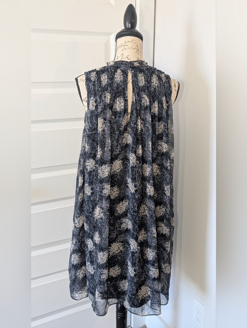 Joie Blue and White Floral Sleeveless Smocked Neck Dress Size M - Picture 3 of 9